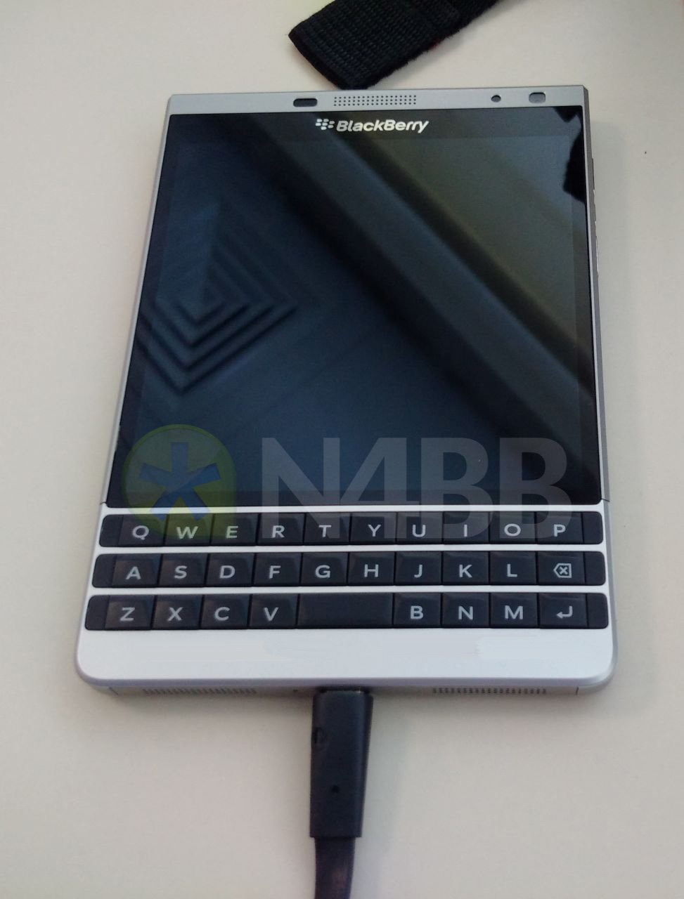 blackberry oslo front