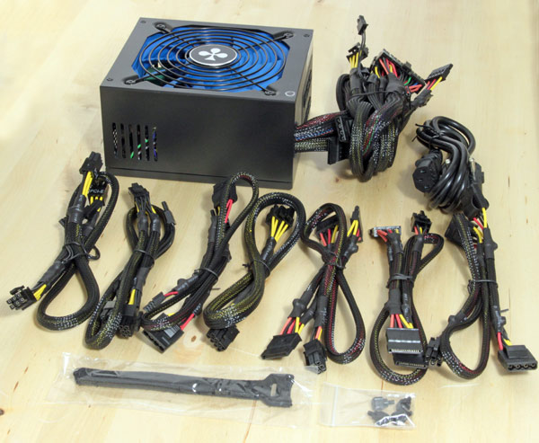 club-3d-1000W-PSU-box-5