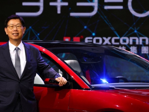 Foxconn cheers up investors with AI and EV promises