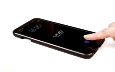 Synaptics under-display fingerprint reader is magic