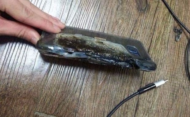 Galaxy Note 7 explodes