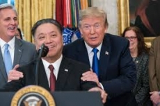 Trump blocks Broadcom takeover of Qualcomm