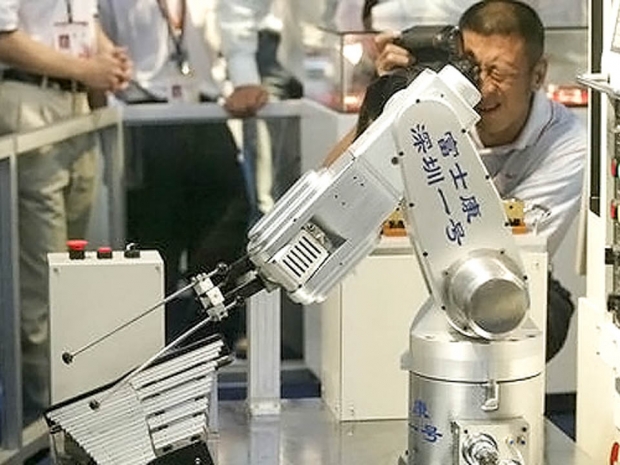 Foxconn invests another $1.5 billion in robot development