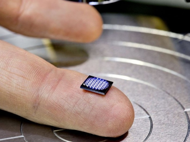 IBM builds smallest computer